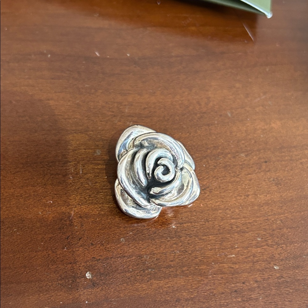 Elegant Silver Rose pendant